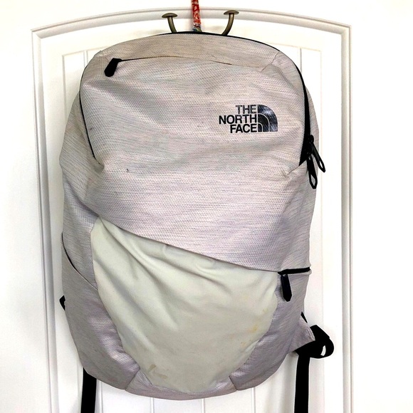 THE NORTH FACE Aurora 22L Unisex Backpack !!